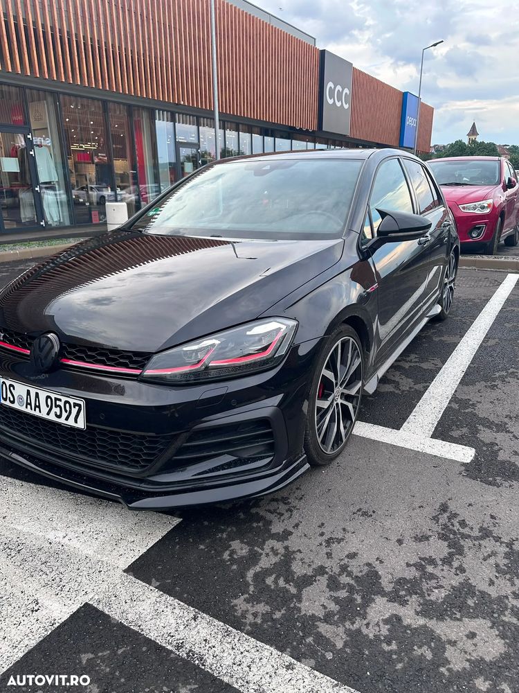 Volkswagen Golf - 1