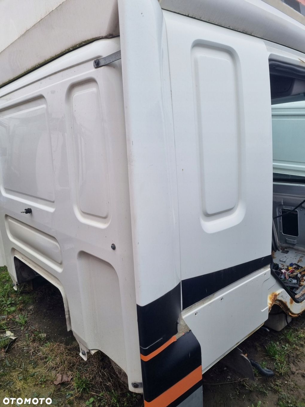 KABINA ĆWIARTKA POSZYCIE KABINY PRAWE DAF 65 75 85 CF - 1