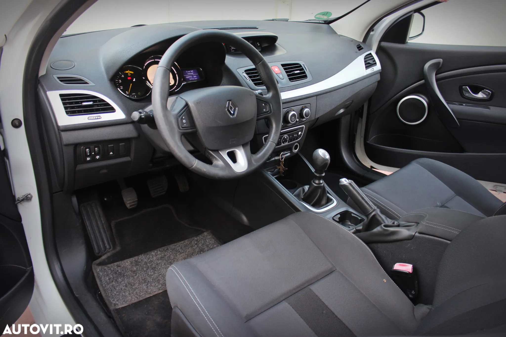 Renault Megane III Coupe 1.5 dCi Color Edition - 6