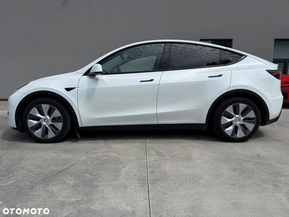 Tesla Model Y - 3