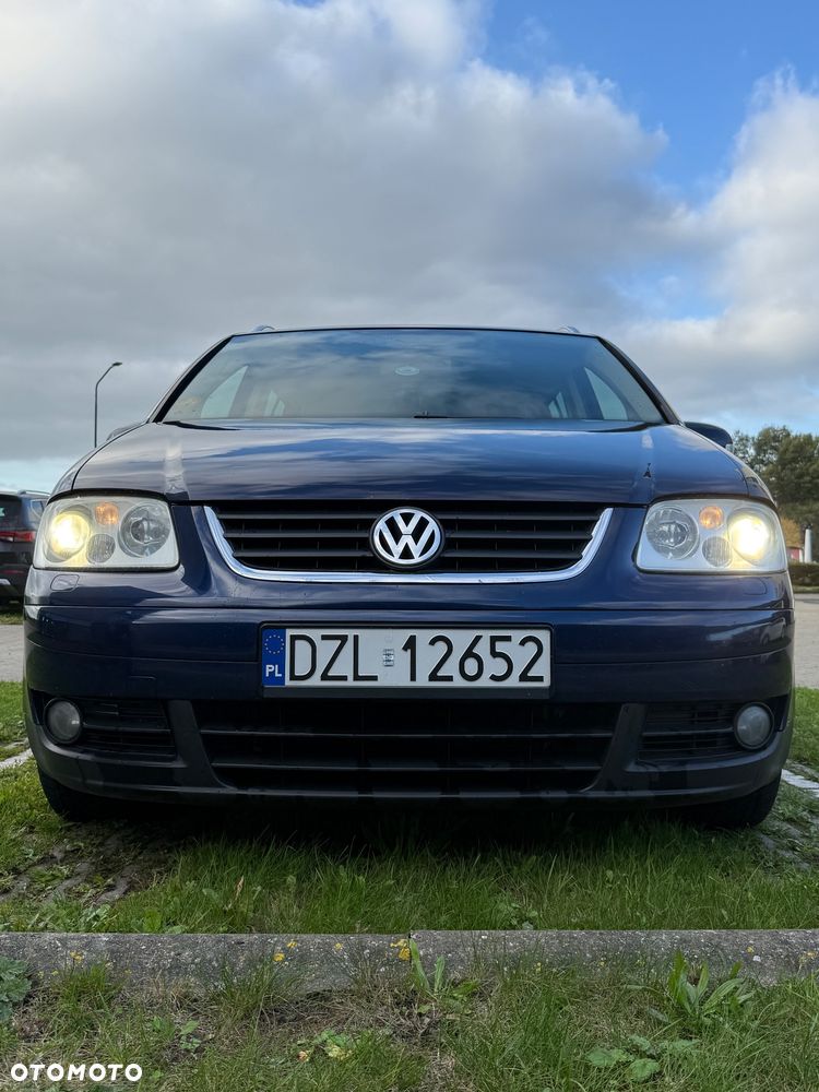 Volkswagen Touran 1.9 TDI Highline DSG - 2