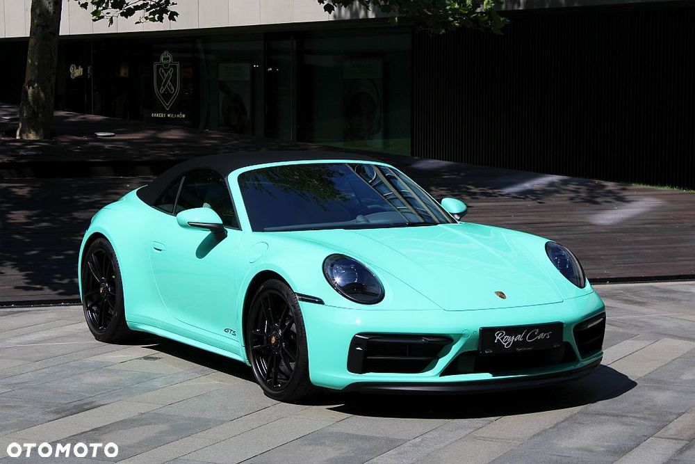 Porsche 911 Carrera 4 GTS - 2