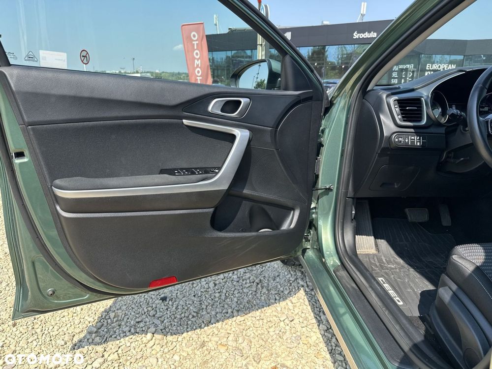 Kia Ceed - 10