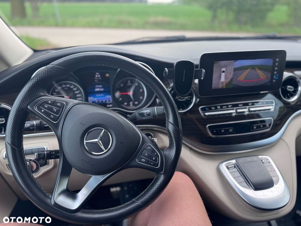 Mercedes-Benz Klasa V 300 d lang 4Matic 9G-TRONIC Avantgarde Edition 2020 - 32