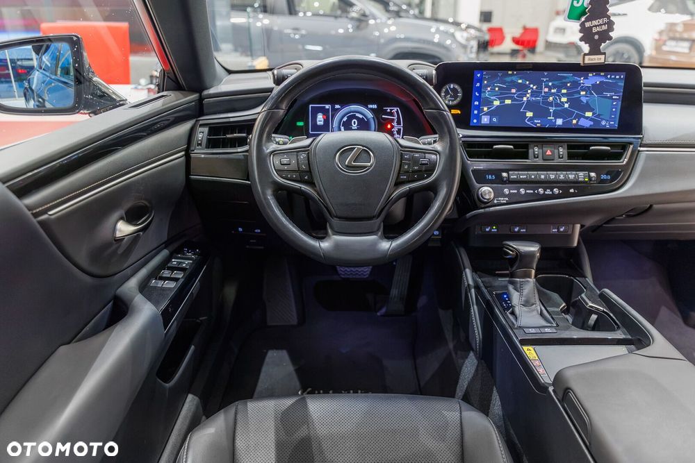 Lexus ES 300h Business Edition - 24