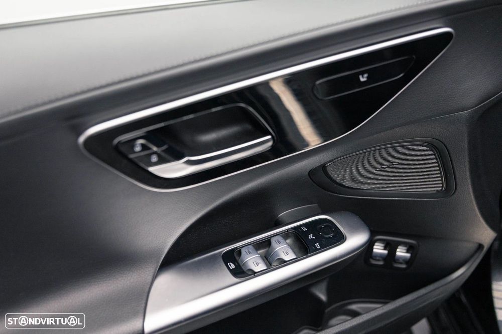 Mercedes-Benz C 300 e AMG Line - 38