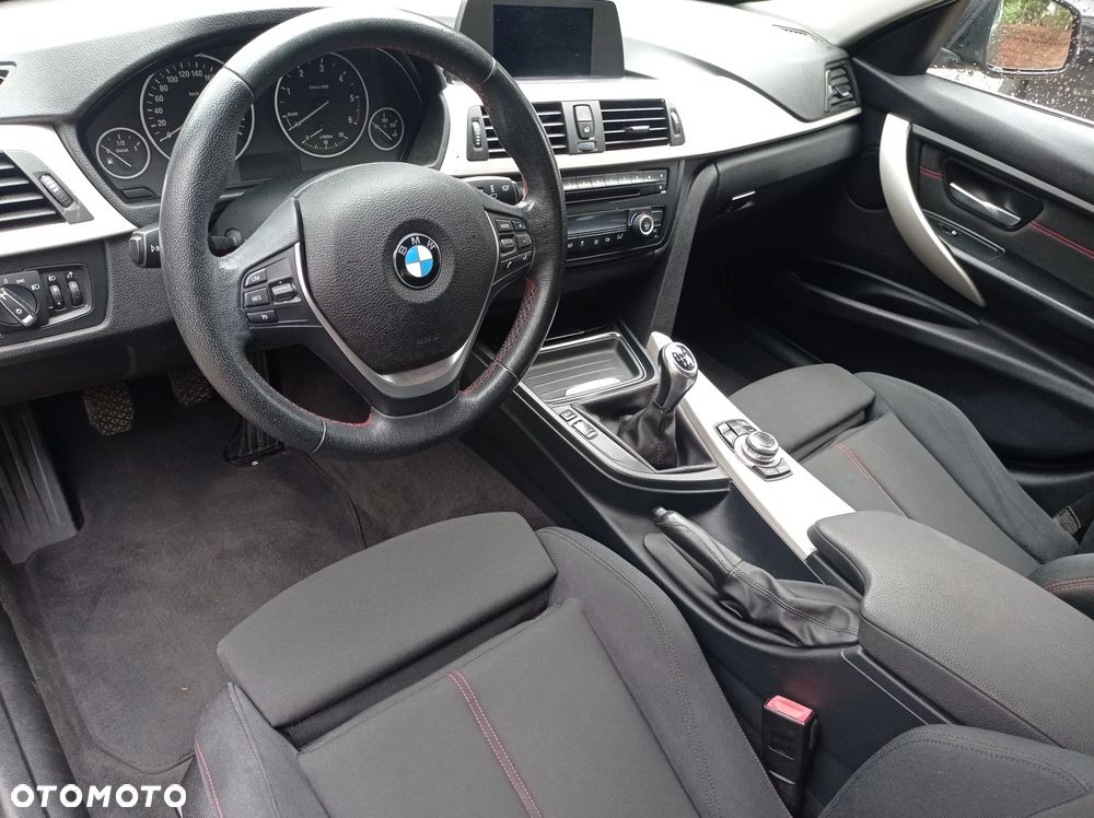 BMW Seria 3 318d DPF Edition Sport - 13