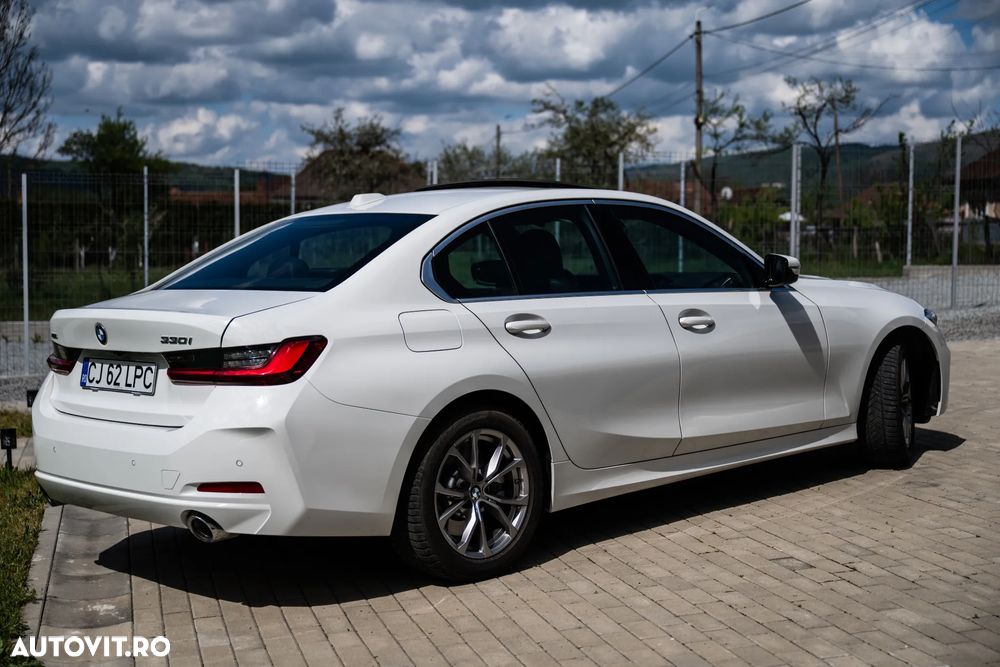 BMW Seria 3 330i Aut. Luxury Line - 13