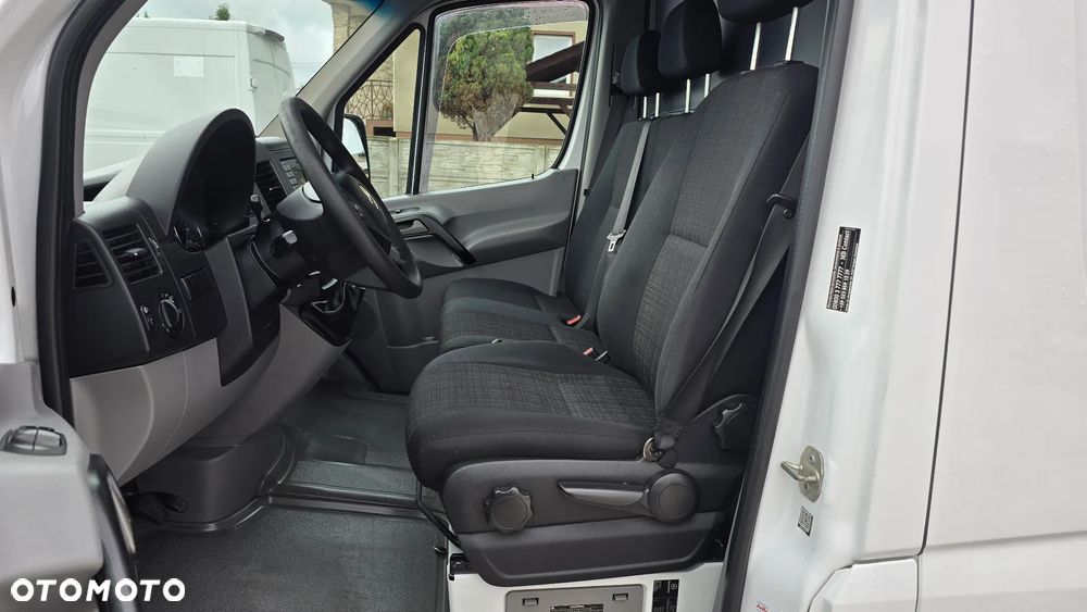 Mercedes-Benz Sprinter - 12