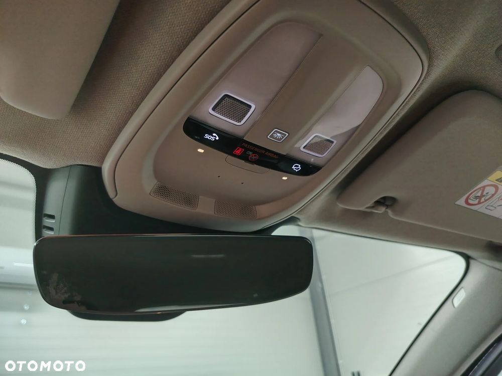 Volvo XC 40 B3 Plus Dark - 38