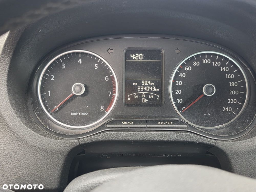 Volkswagen Polo - 2