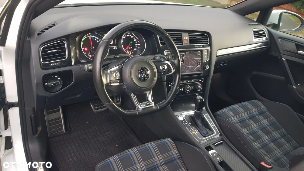 Volkswagen Golf - 17