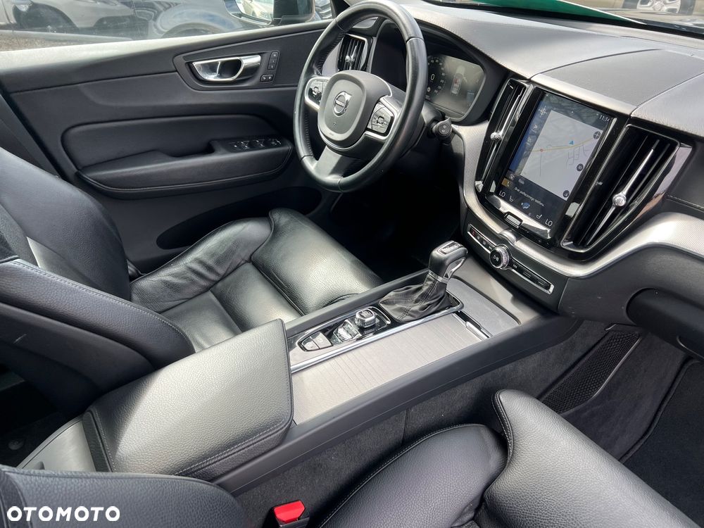 Volvo XC 60 D3 Drive-E R-Design Momentum - 26