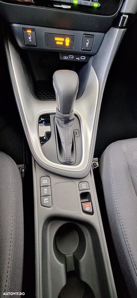 Toyota Yaris 1.5 VVT-i HSD Active - 9