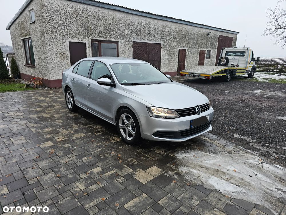 Volkswagen Jetta - 2