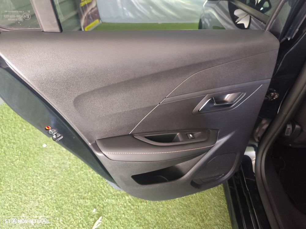 Peugeot 208 - 32