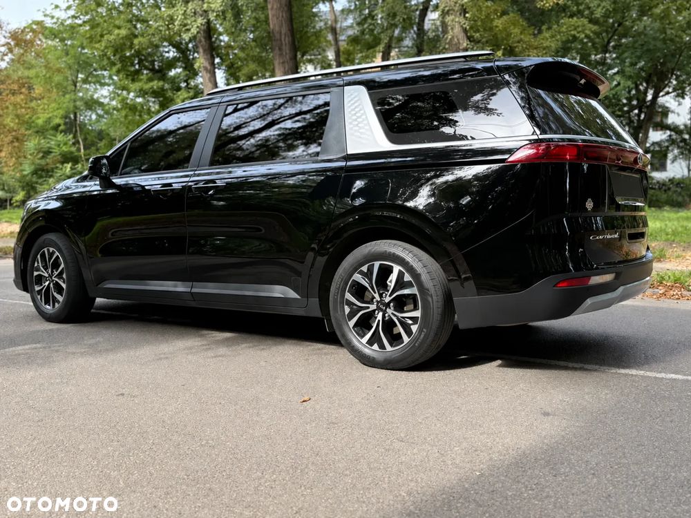 Kia Carnival - 10