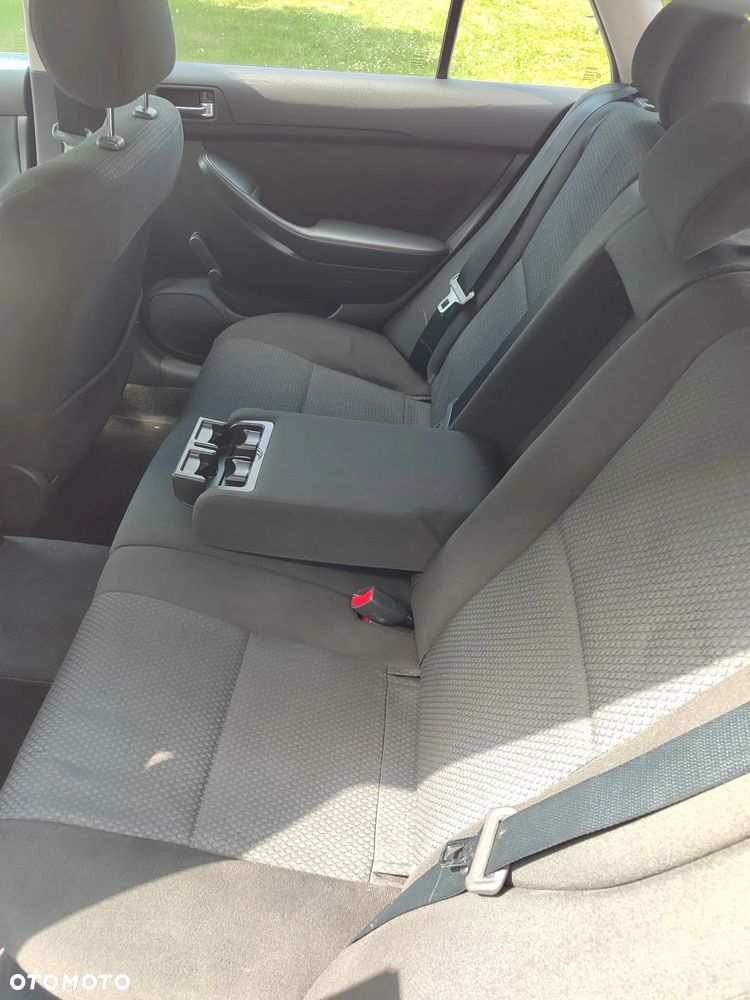 Toyota Avensis 1.6 VVT-i Terra - 21