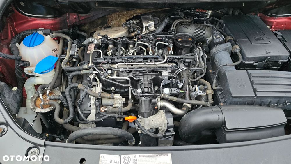 Volkswagen Touran 1.6 TDI DPF BlueMotion Technology Highline - 25