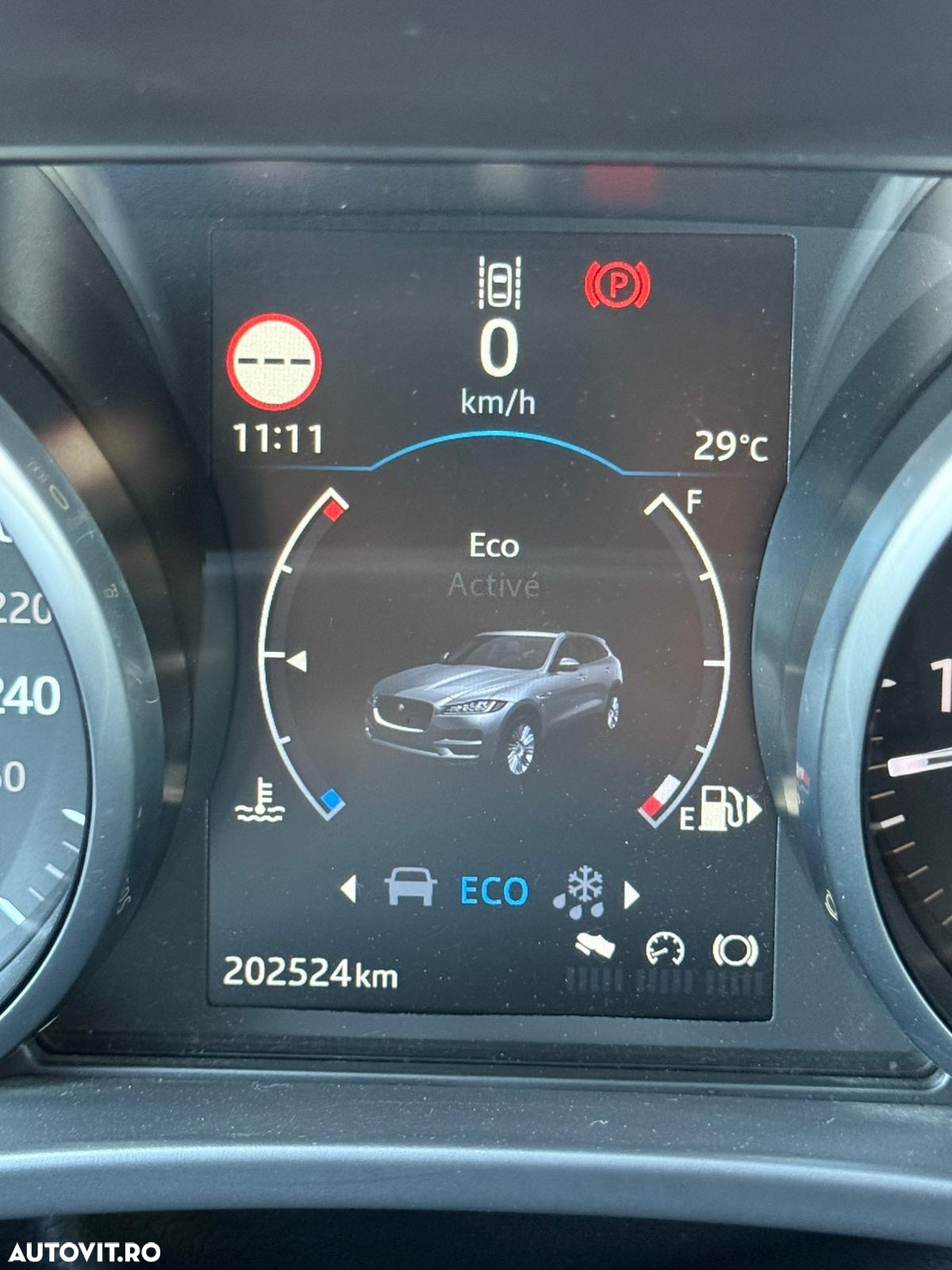 Jaguar F-Pace 20d AWD R-Sport - 18