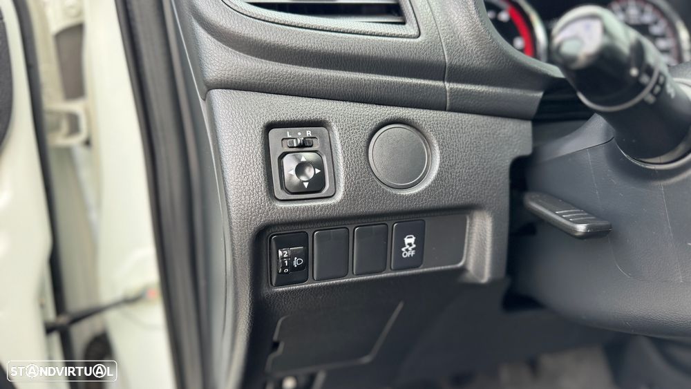 Mitsubishi L-200 Cabine dupla 4X2 - 33