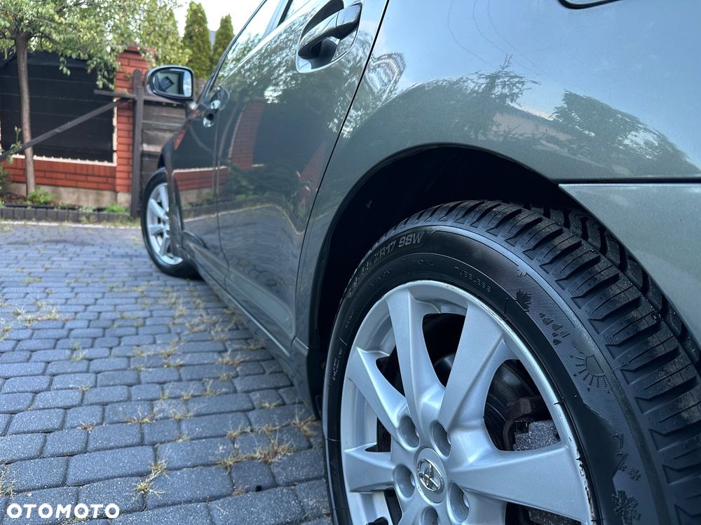 Toyota Avensis - 11