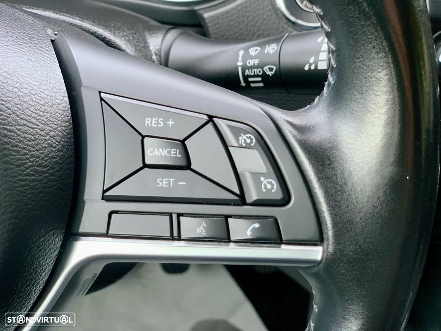 Nissan Qashqai 1.5 dCi N-Connecta J18 - 11