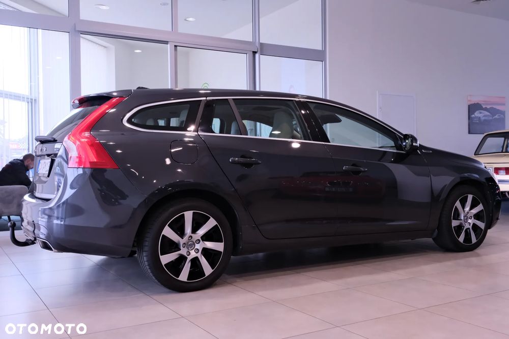 Volvo V60 D6 AWD Plug-in Hybrid Summum - 10