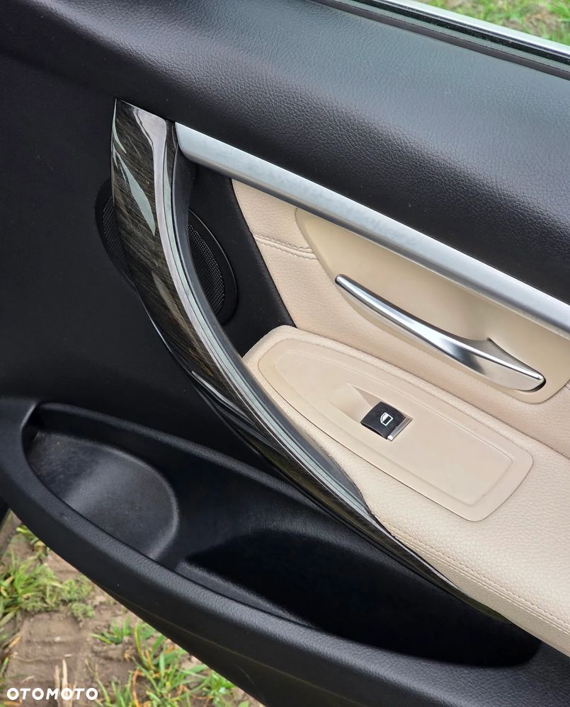 BMW Seria 3 320i xDrive Luxury Line - 11