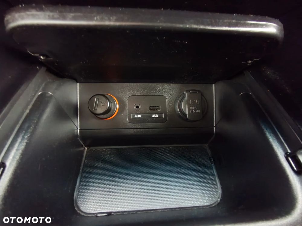 Kia Carens 1.6 GDI Dream Team Edition - 26