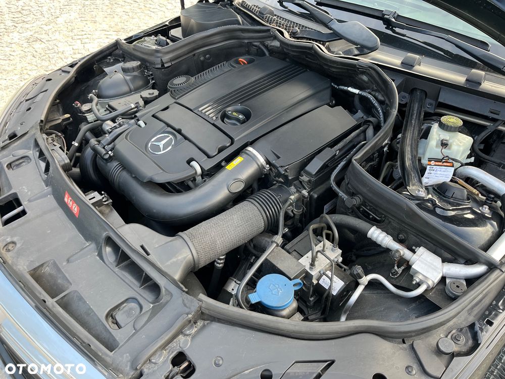 Mercedes-Benz Klasa C 180 CGI Automatik BlueEFFICIENCY Avantgarde - 32