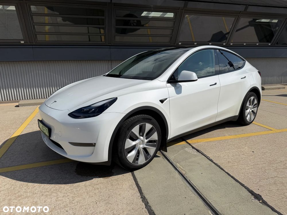Tesla Model Y - 2