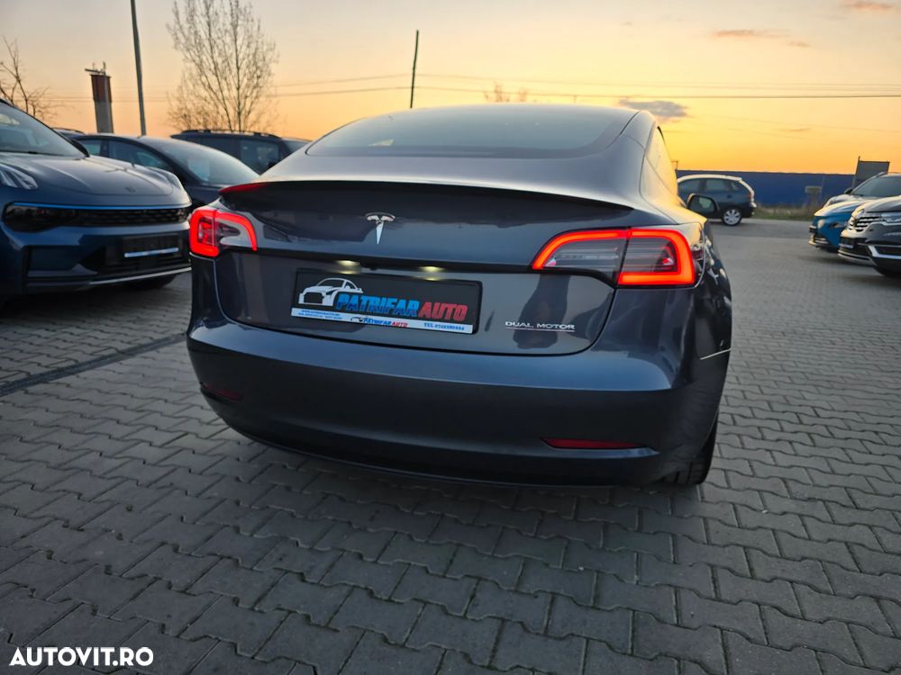 Tesla Model 3 - 7