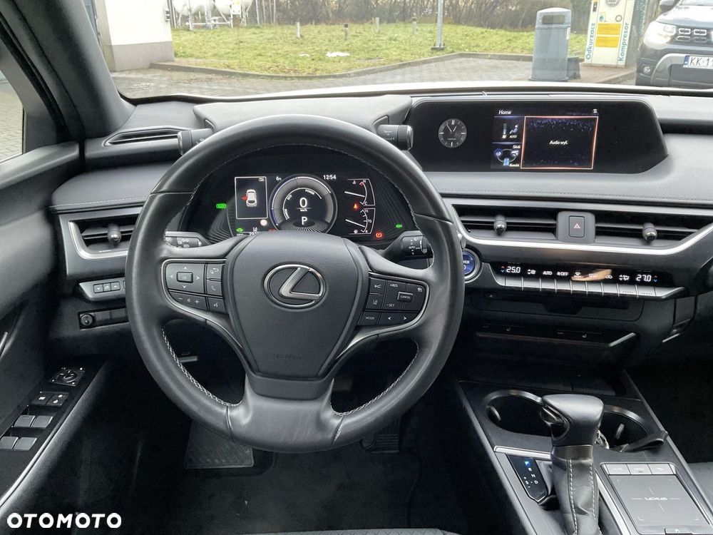 Lexus UX - 25