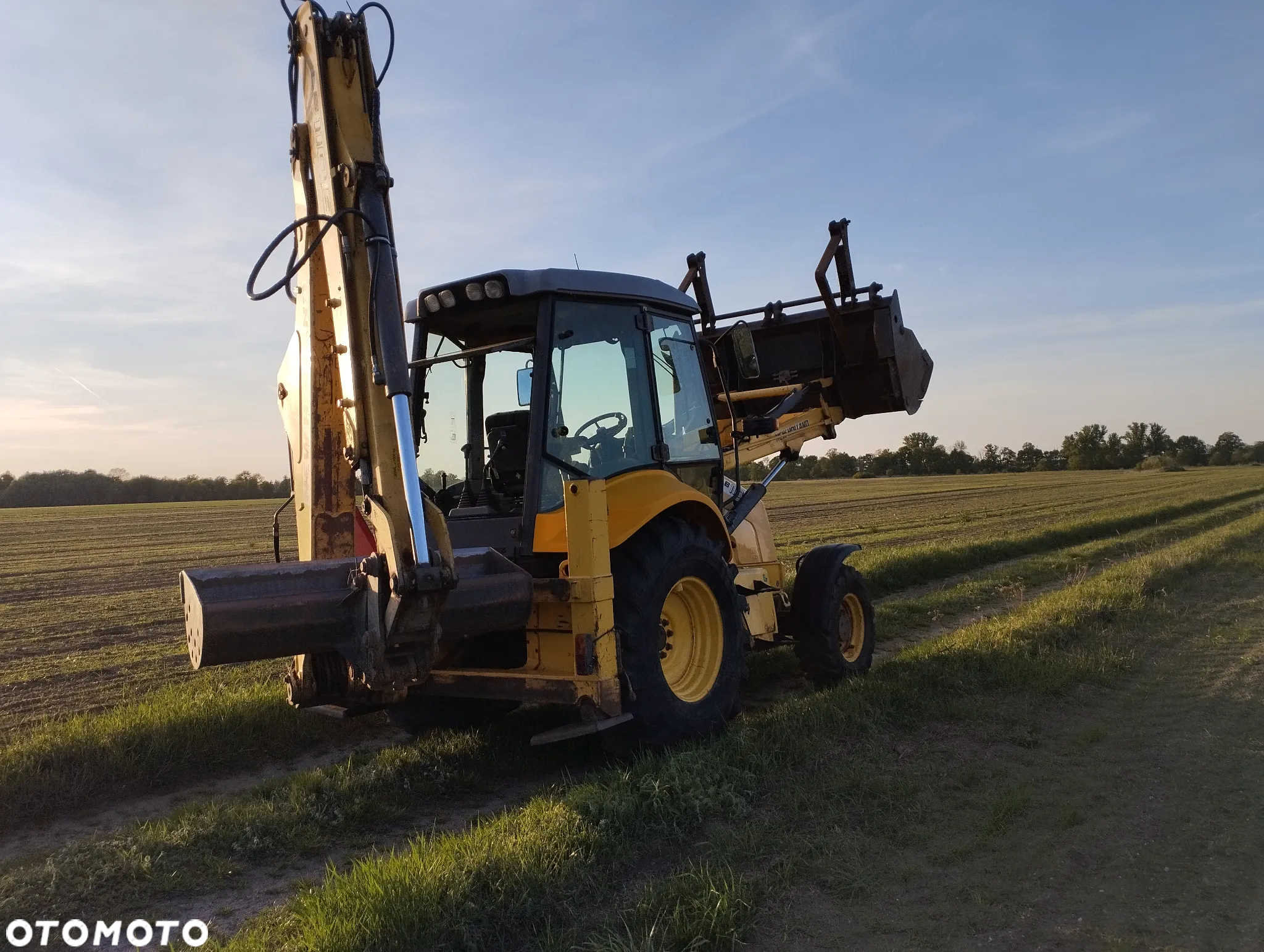 New Holland LB110B - 4
