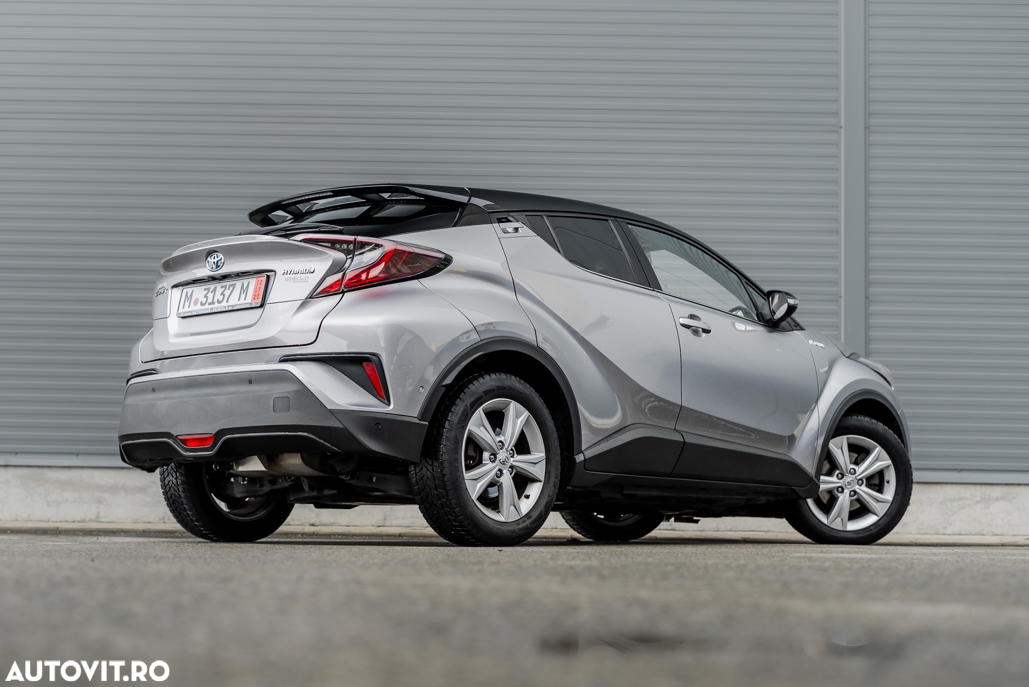 Toyota C-HR Hybrid Lounge - 27