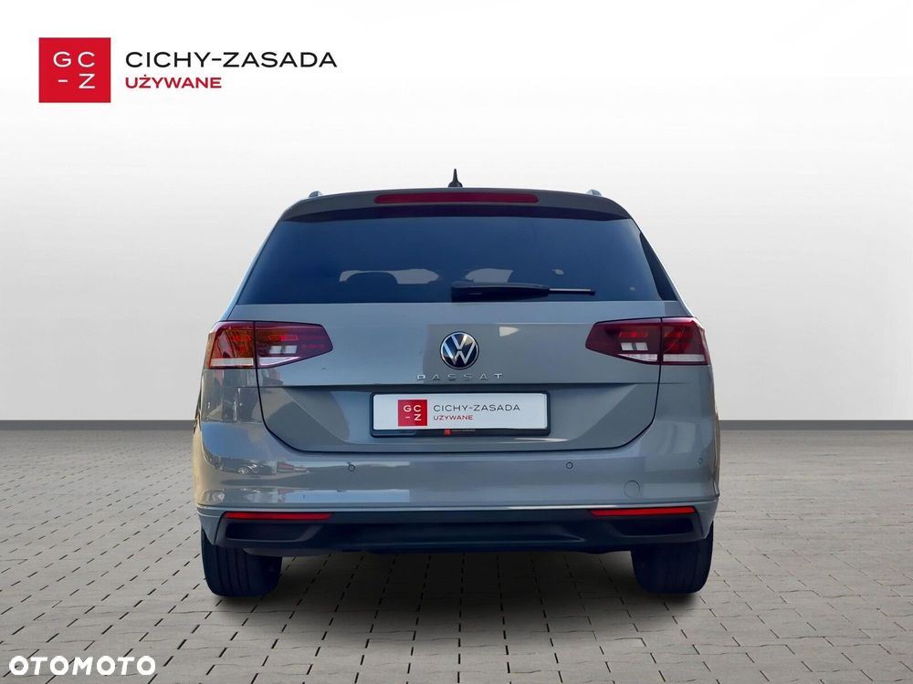 Volkswagen Passat - 4