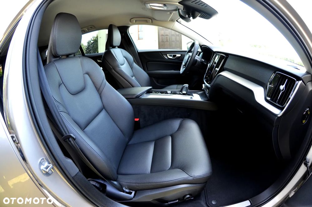 Volvo V60 B4 D Momentum Pro - 21