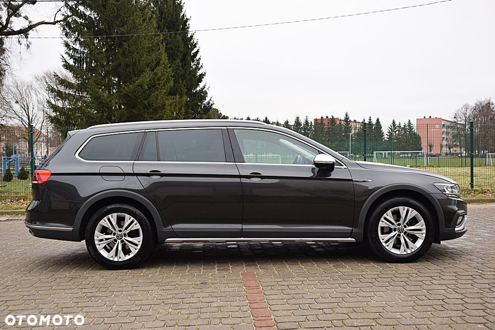 Volkswagen Passat Alltrack 2.0 TDI SCR DSG 4Motion - 6