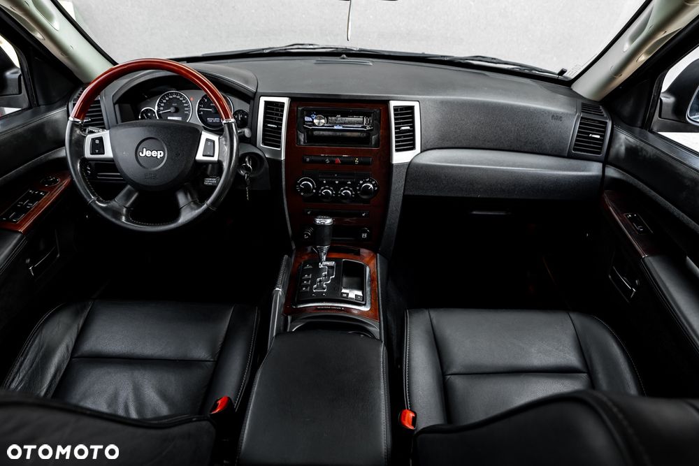 Jeep Grand Cherokee - 28