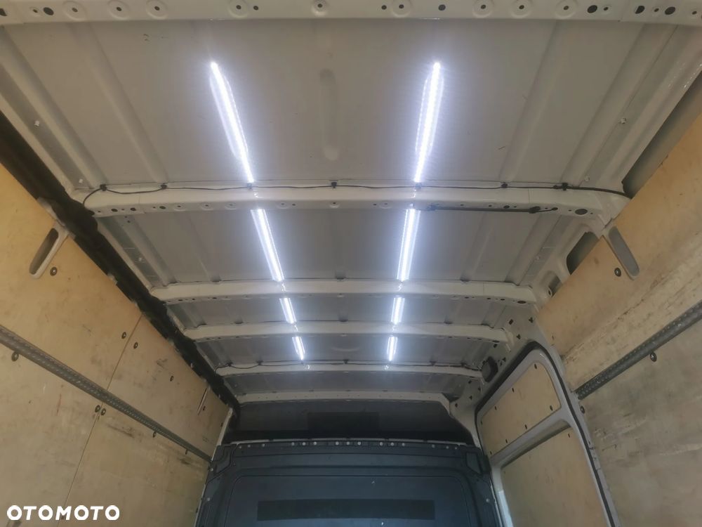 Volkswagen Crafter - 17