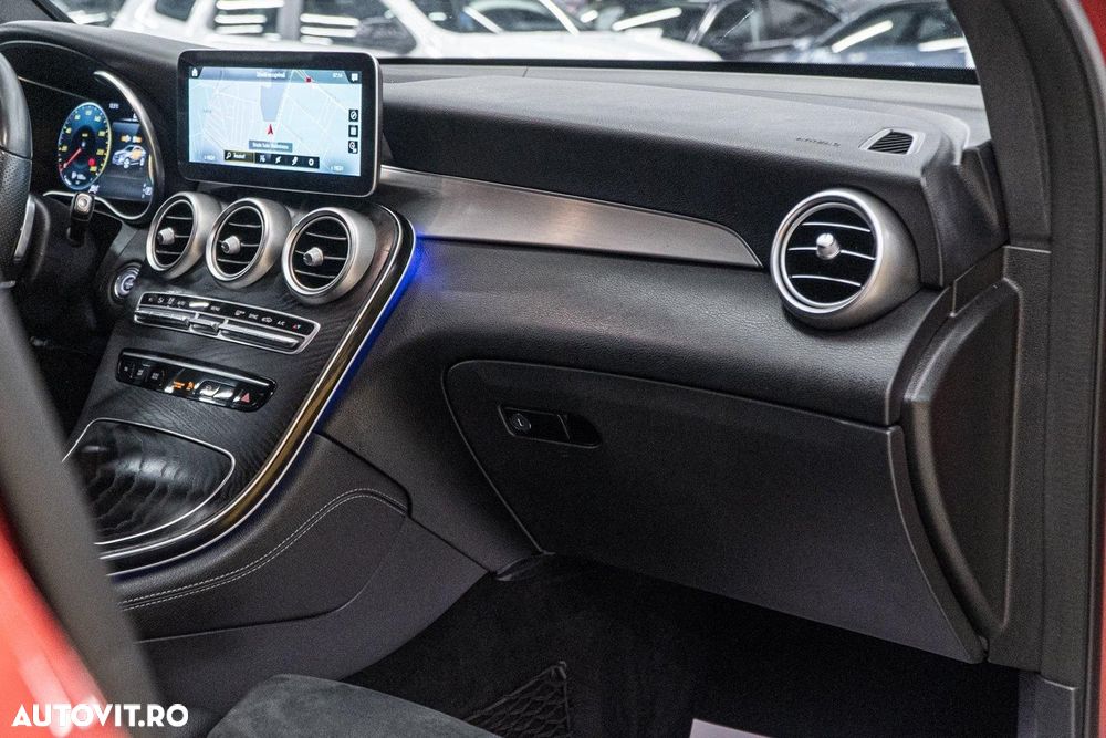 Mercedes-Benz GLC Coupe 300 4Matic 9G-TRONIC AMG Line Plus - 29