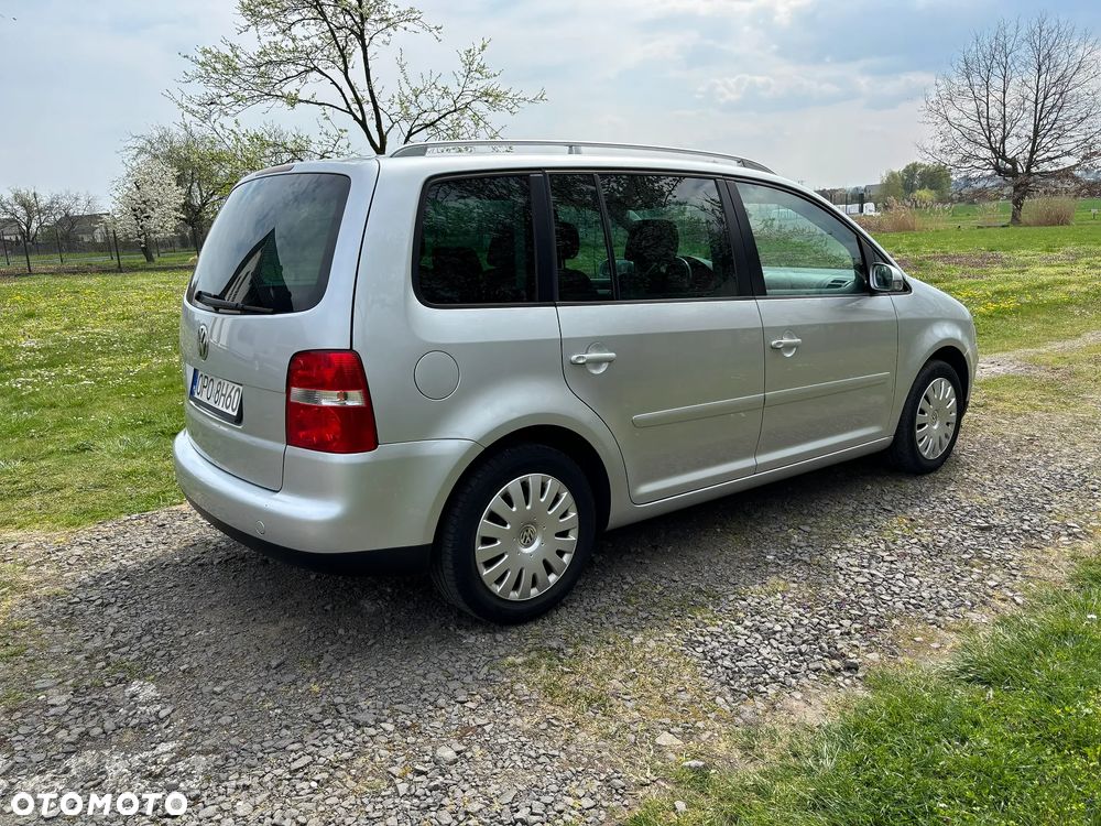 Volkswagen Touran 2.0 TDI Highline - 3