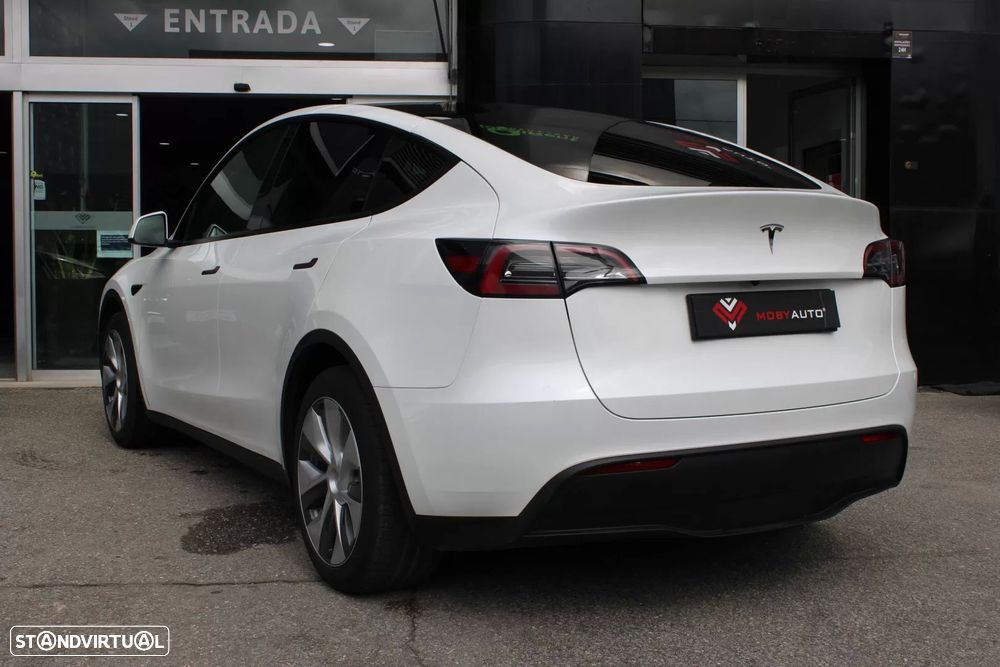 Tesla Model Y Standard — fotografia 9