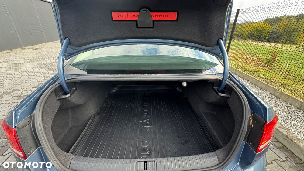Volkswagen Passat - 20