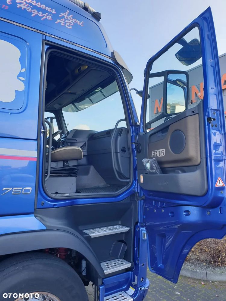 Volvo FH 16 750 EURO 5 GLOBETROTTER XL 6x4 HAKOWIEC - 24