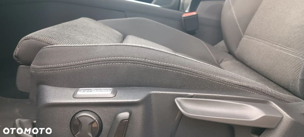 Volkswagen Passat - 11