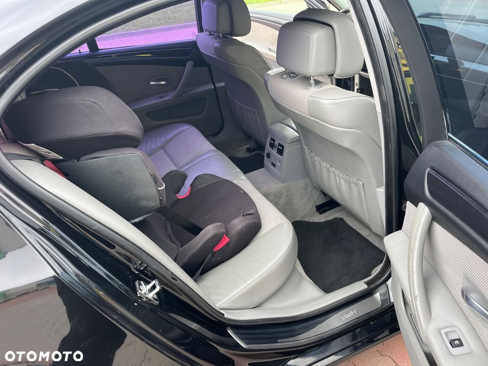 BMW Seria 5 525d xDrive - 24