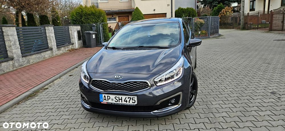 Kia Ceed 1.4 CVVT Dream Team Edition - 1