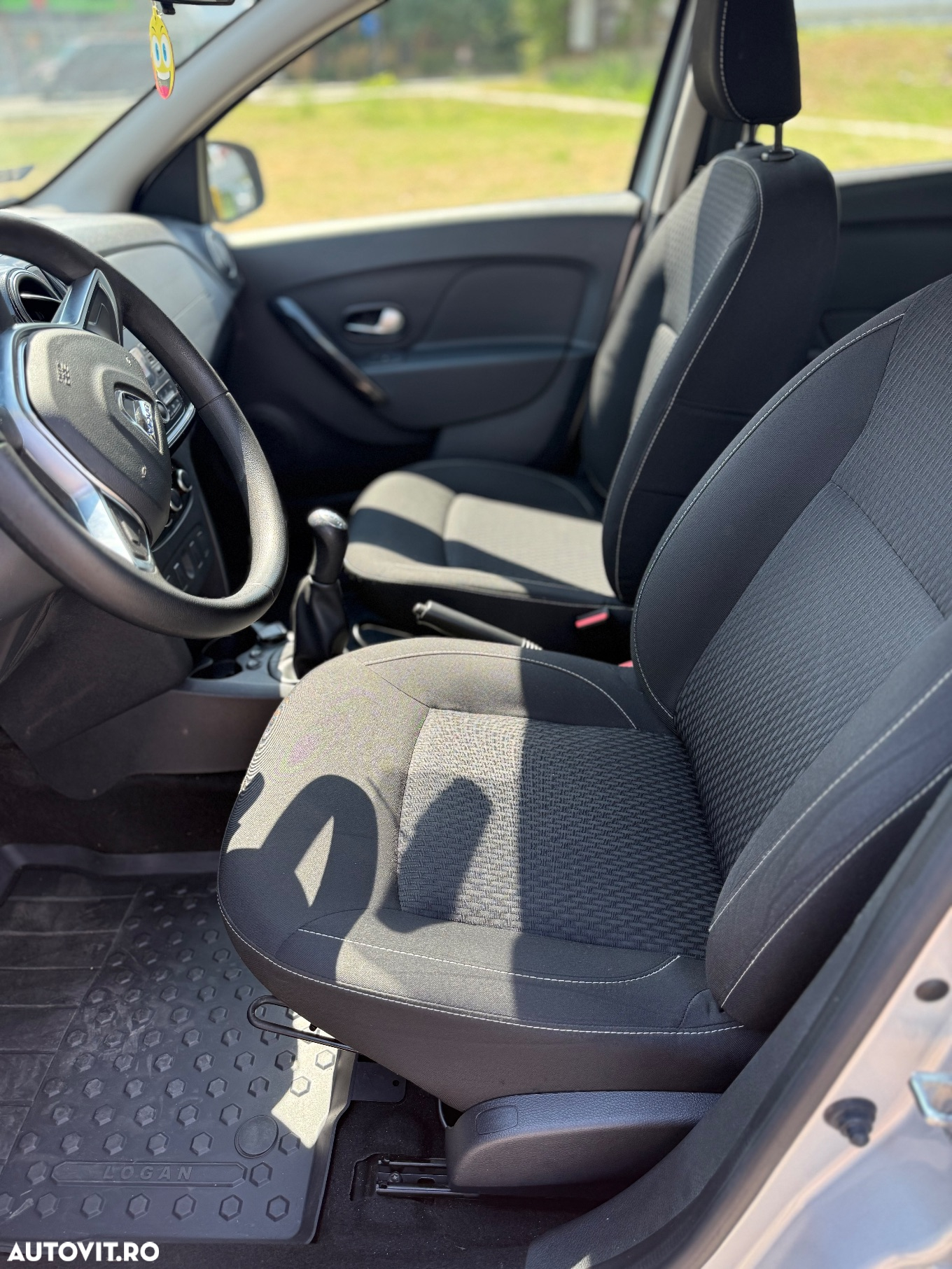 Dacia Logan TCe 90 Essential - 10